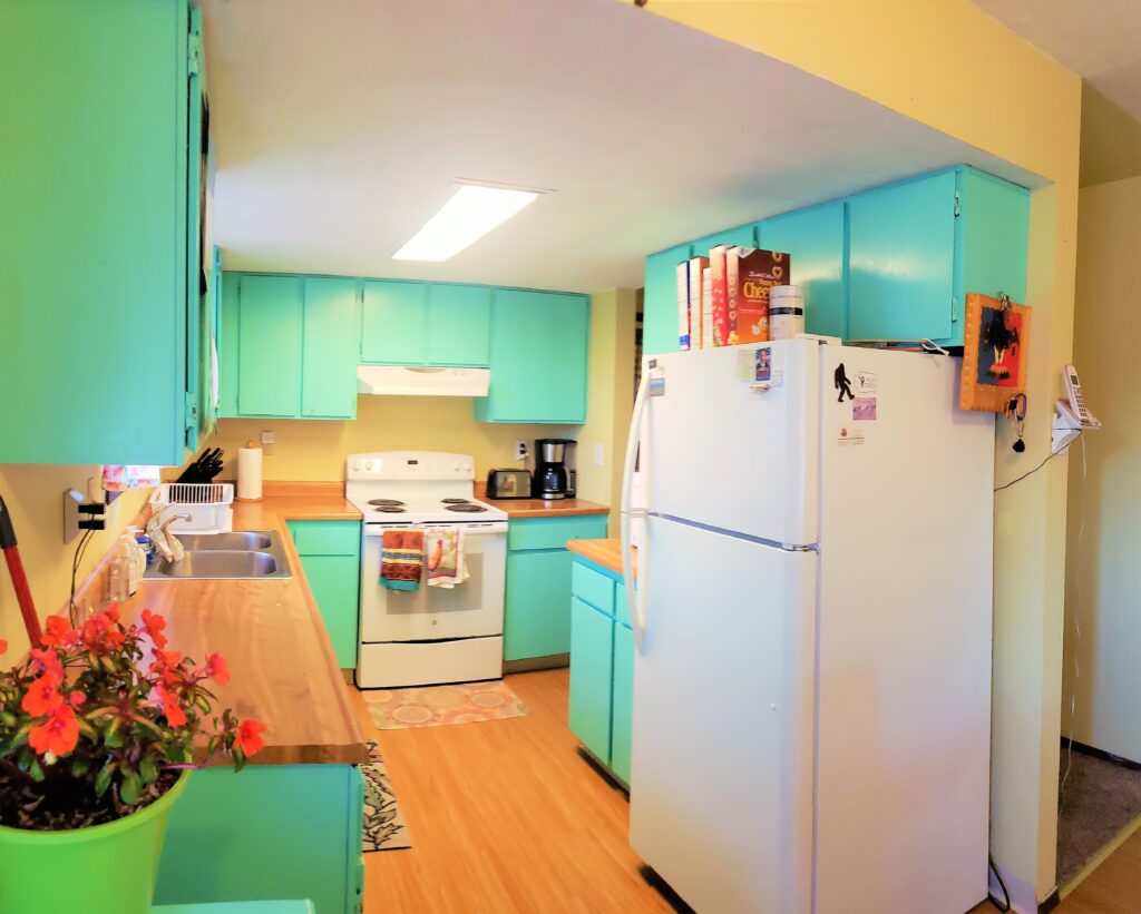 A kitchen area